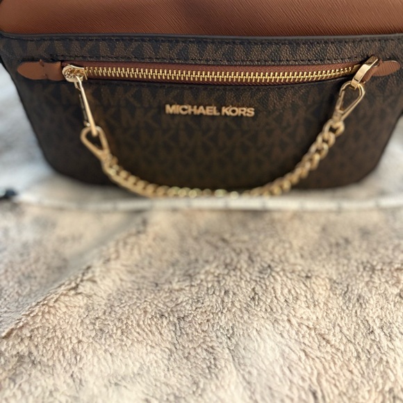 Michael Kors Brown and Tan Shoulder Bag with Gold Chain - Picture 5 of 5